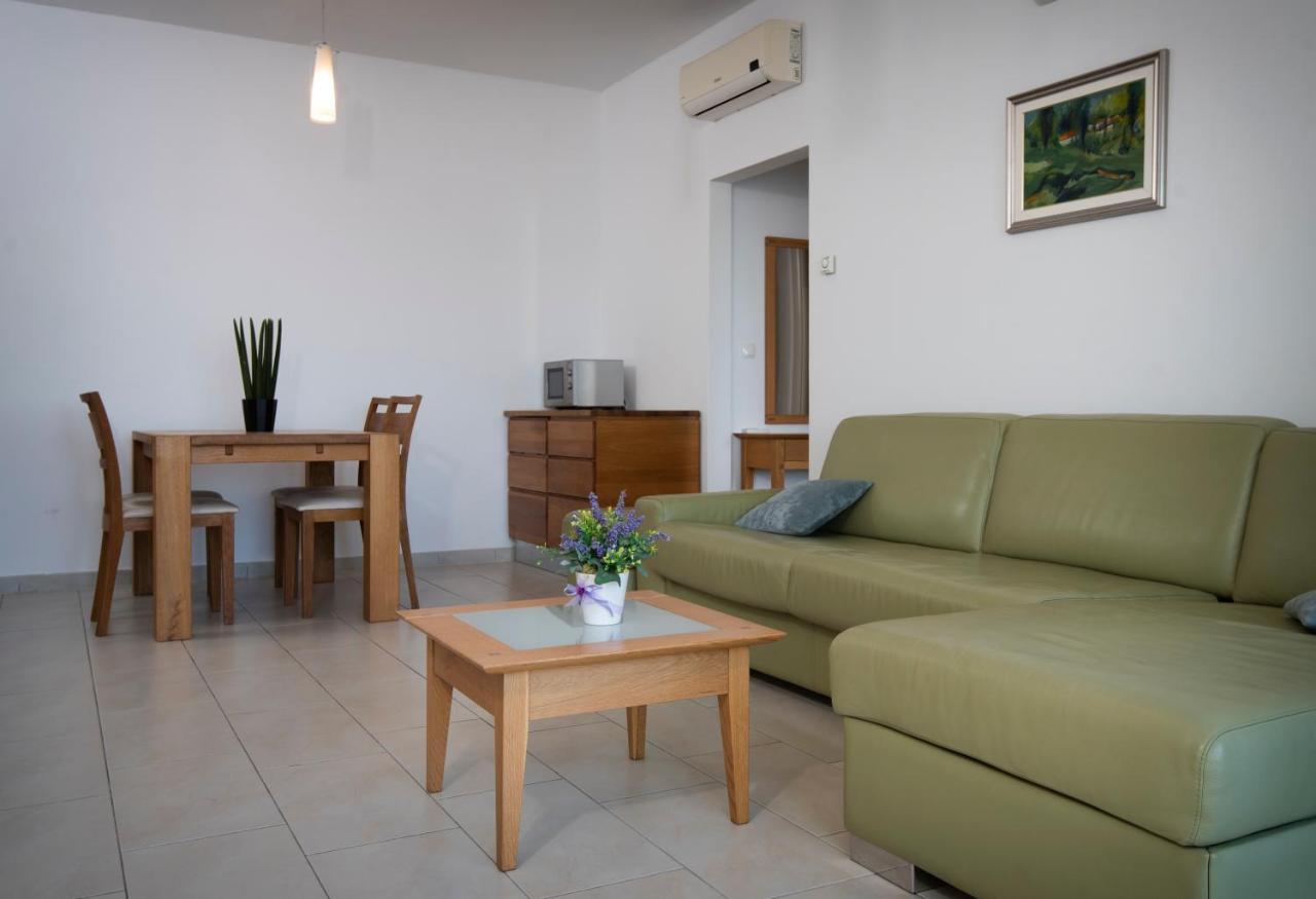 Apartments Vela Sollis Marusici  Екстер'єр фото